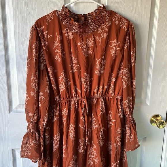 Dress - Picture 2 of 2